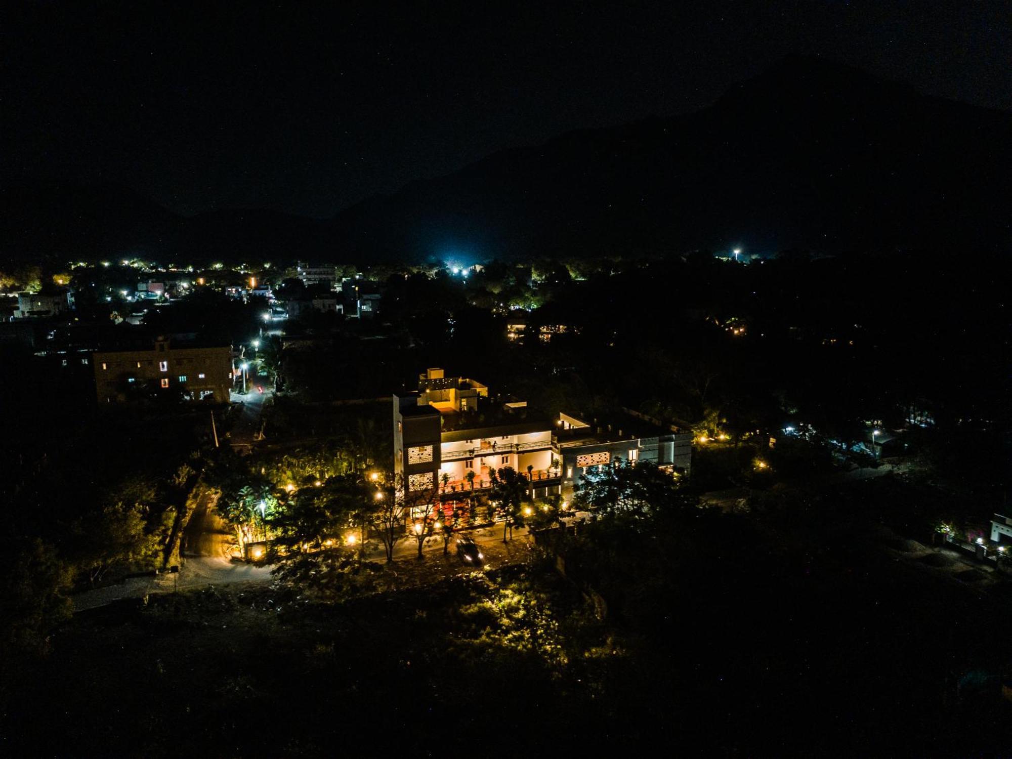 Aashreya Suites Tiruvannamalai Exterior photo